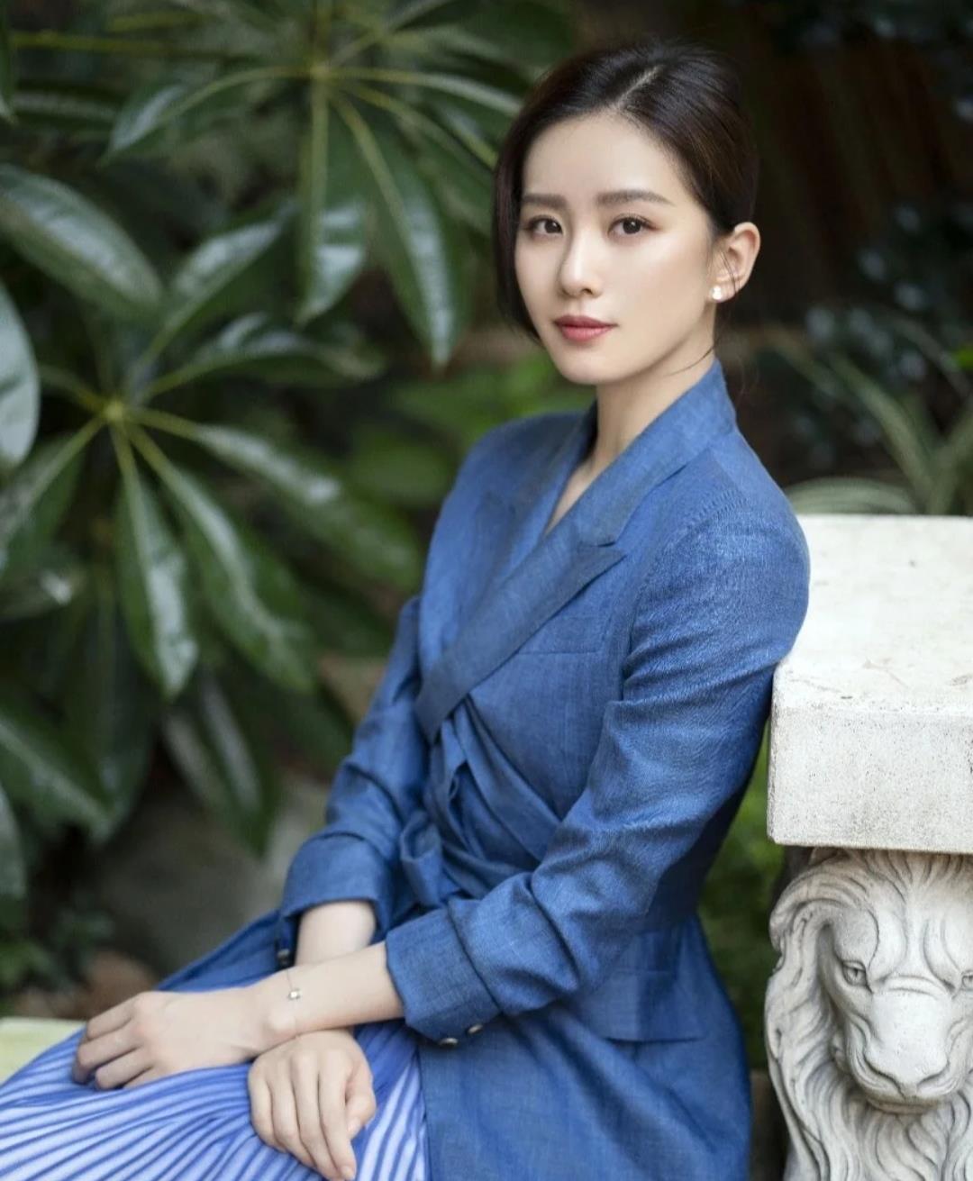 刘诗诗|真正有气质的女人，很少穿短裤短裙，看看刘诗诗的穿搭就明白了