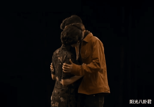 肖战|《如梦之梦》预告曝光，29岁肖战与52岁许晴接吻，画面唯美眼神尽显爱意