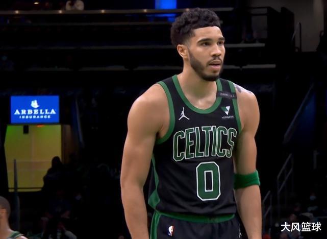 凯尔特人队|关键时刻掉链子！全场17中6成防守漏洞，塔图姆把他打到怀疑人生