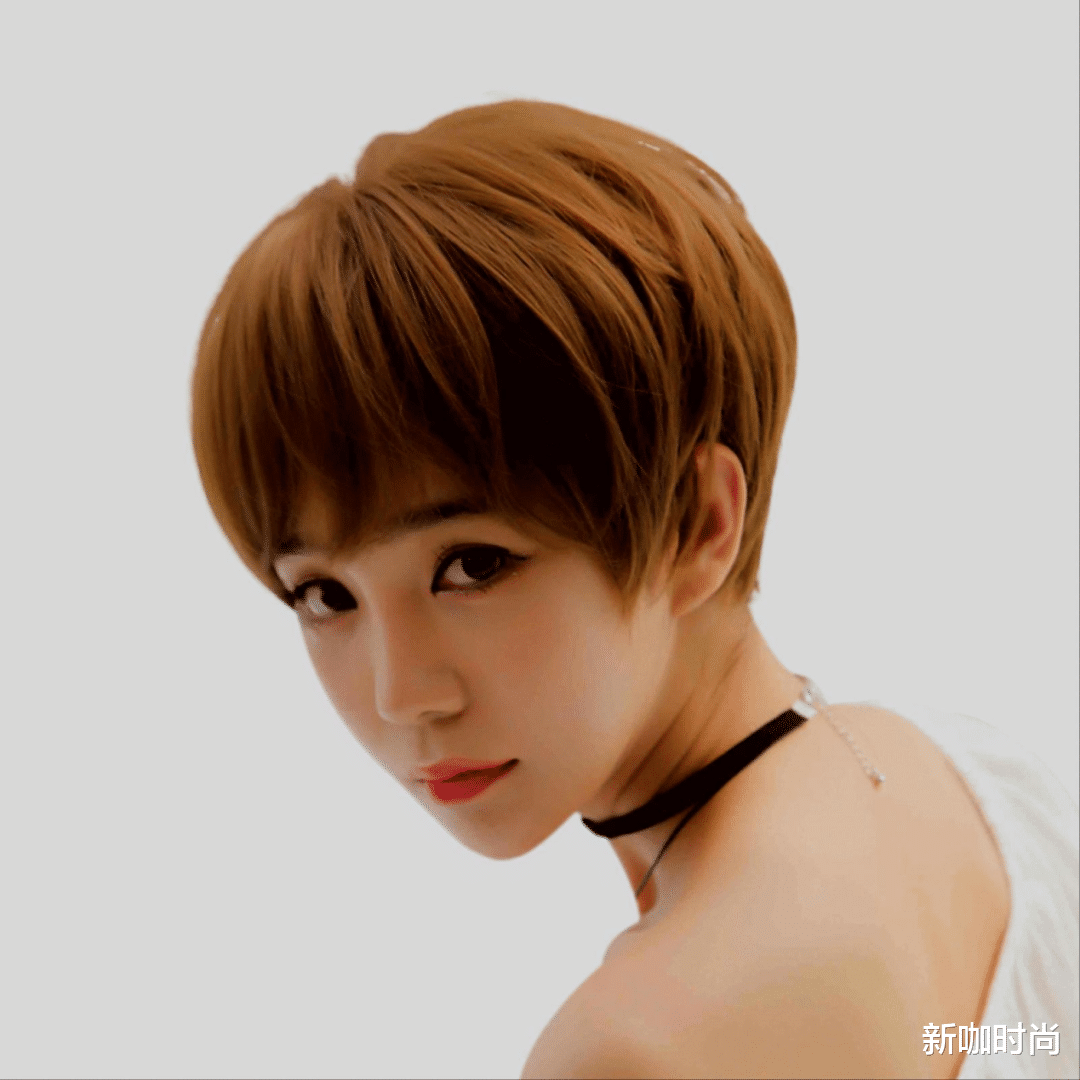 短发发型|18岁的吴绮莉太美！五官精致“水光肌”衬气质，连男士头都能驾驭