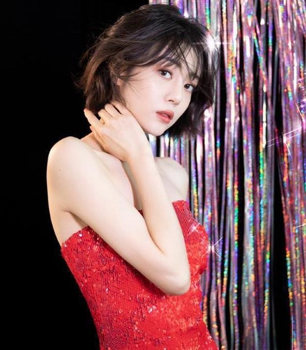 李溪芮|“矫揉造作”李溪芮：上综艺哭被导演嘲矫情，今与女版陈冠希传绯闻