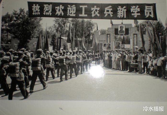 苏洵|1977年恢复高考，为降低入学门槛，邓小平删除4字招生，影响至今