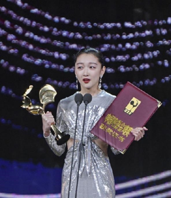 杨幂|被流量“催熟”的85花：当初有多风光，现在就有多“尴尬”