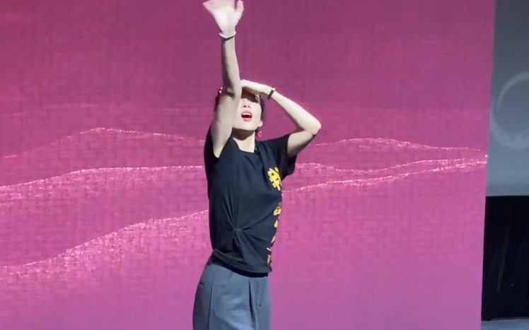 谭咏麟|章子怡公开介绍继女：这是我女儿，获小苹果表白：妈辛苦了