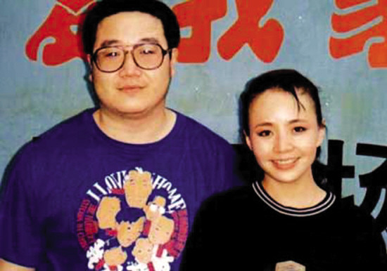 宋丹丹|宋丹丹与三婚老公秀恩爱！男方白发明显同框似两代人，结婚已24年