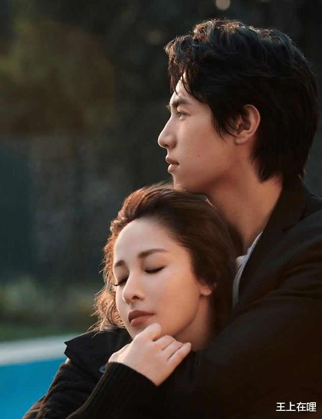 张宇|萧亚轩又直播啦！小16岁男友索吻无度，女方脸色潮红一脸享受