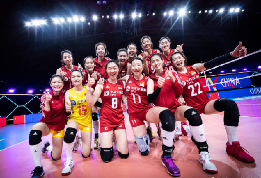 女排|郎平暴怒,一语让人心疼!女排惊天逆转,张常宁带队自拍庆祝,笑开花