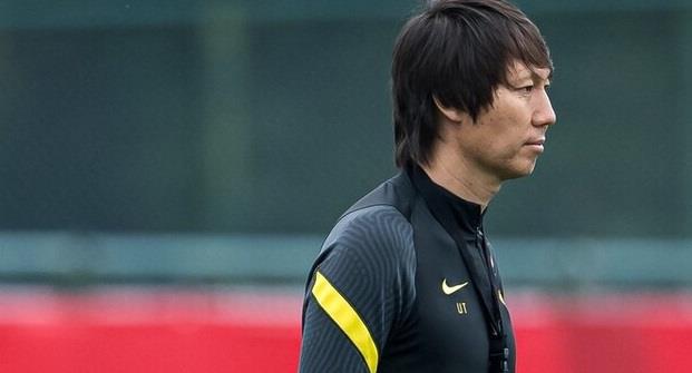 奶球妈咪聊|国足对澳大利亚11人首发敲定，王刚将挑起右路大梁，值得期待