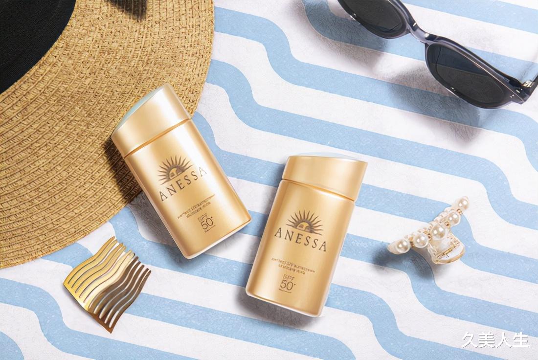 久美人生|朱茵扎双丸子头超减龄 修饰毛孔为颜值加分