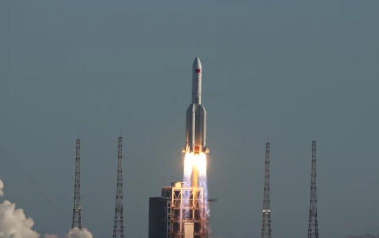  中国何时才能完成载人登月？专家给出答案！马斯克：SpaceX会更早