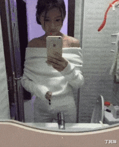 丁其琛|老婆喝高了把金毛当成我又亲又咬，我怀疑她在装醉