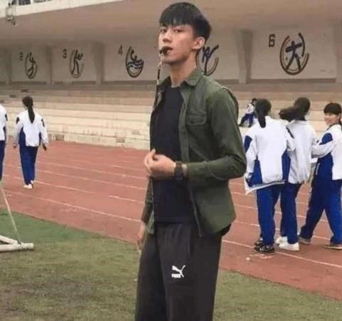 雪落无尘谈|体育是数学老师教的?双减过后体育老师火了,数学老师反过来代课