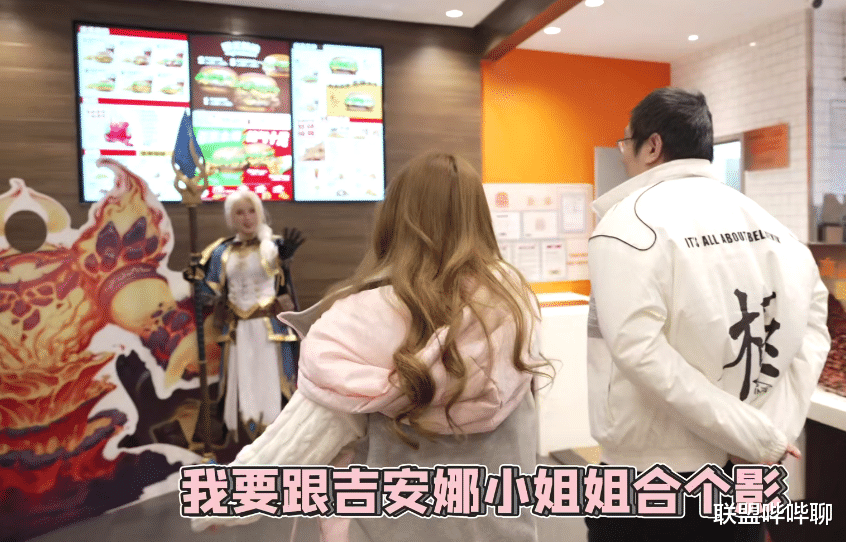 炉石传说|王师傅打卡汉堡王炉石主题店，6元吃汉堡王单人豪华套餐！