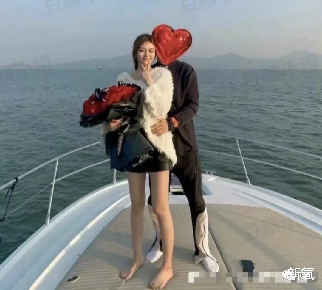 张哲瀚|刚成顶流就被爆女友，脱粉回踩疯狂爆料，但女友也太好看了吧！