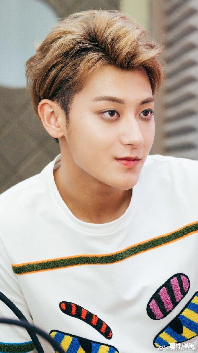 |谭松韵不整容，黄子韬不陪酒，娱乐圈就服你