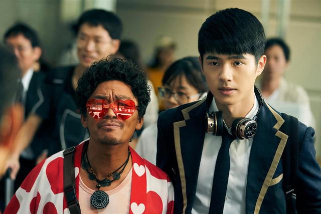 于笑|2天票房破17亿却被抵制，无耻插入广告，年度黑马喜剧沦为烂片？