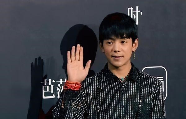 王一博|丁真素颜和王一博同台,突然被关美颜后,明星与素人的差距出来了