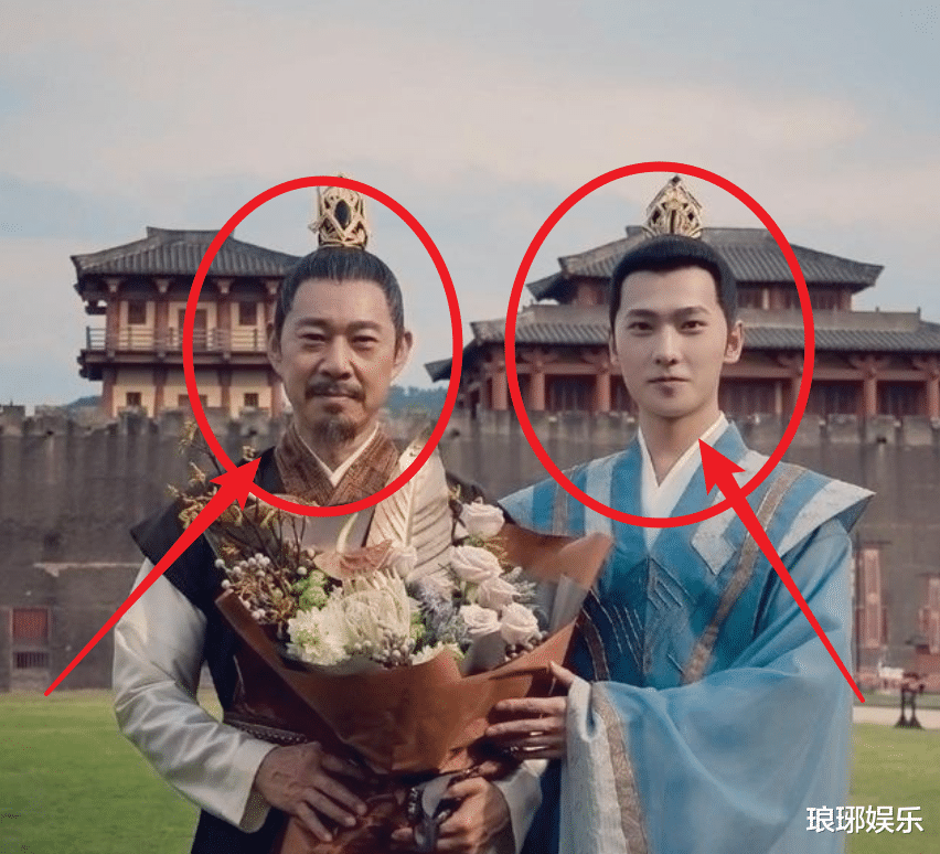 张丰毅|64岁张丰毅和杨洋晒合照，二人同框颜值好高，这身高差我却看愣了