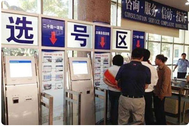 女司机 女司机得罪选号系统,摇出20个车牌眼前一黑,胆再大也不敢挂