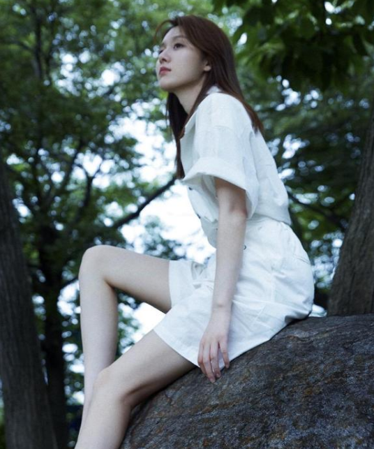 王子璇|23岁王子璇泳装照好性感！穿紧身裙秀身材曲线，皮肤白皙笑容甜美