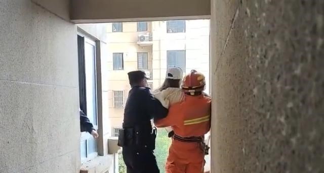 江苏一女子被包养3年遭抛弃,不想放手欲跳楼:我为他打掉4个孩子