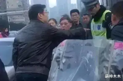 明星|啪啪打脸！相声演员大兵谈明星塌房遭群嘲，曾侮辱黄家驹怒骂交警