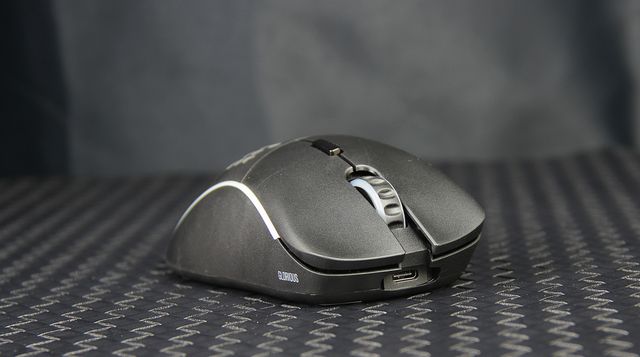 亚马逊|Glorious Model D Wireless体验:轻巧的右手无线游戏利器