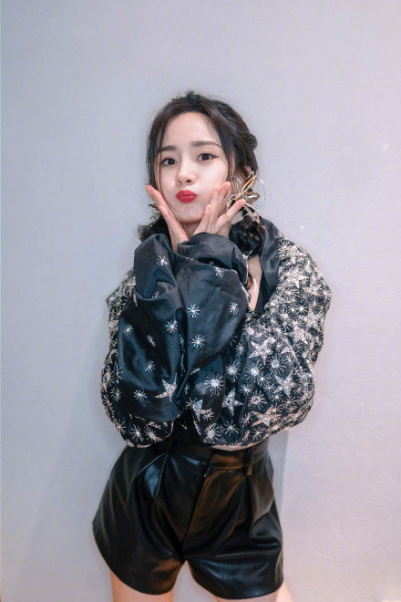 杨幂|杨幂可爱九连拍，这才是女团门面吧！