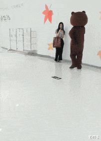 苏月瑾 “火车正在行驶中，这玩意突然跳起来了，问题应该不大吧。”哈哈哈