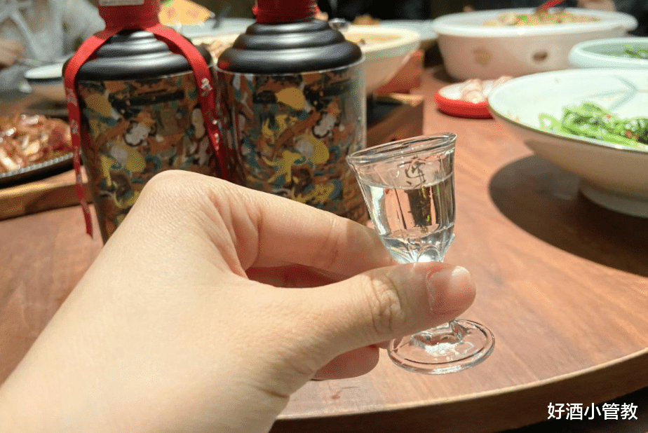 腹泻|喝白酒,为何大家都喜欢用小杯?是方便“一口干”吗?看完涨知识