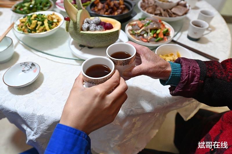 |中年职场:一天被老板训三次,同事羡慕不已,这是什么道理?