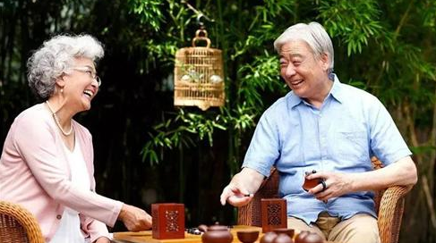呼延子怡|平淡婚姻能否终相守？官杀不显偏印坐婚宫，初心不改携手共度晚年