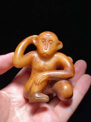 和田玉籽料|明 和田玉籽料受沁 玉猴 摆件