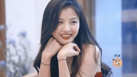 邱淑贞|“港大校花”神似邱淑贞？二次元幼态脸+ 漫画3D身材，绝绝子！