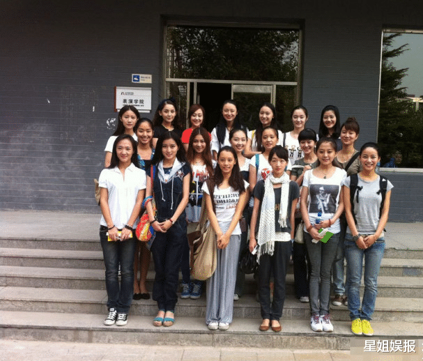 常仕欣|周冬雨娜扎大学同学，在《锦绣未央》演过丫鬟，还参演了《王牌部队》