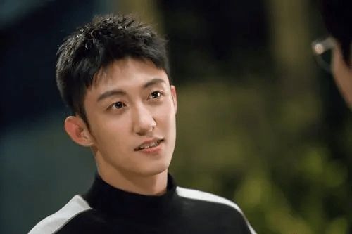 黄景瑜|黄景瑜又一部警匪剧杀青，配角全是“老戏骨”，成为警察专业户