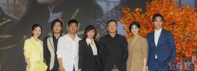 穿衣搭配|刘嘉玲又换发型，做成斜偏分发型干练状态又好，哪像54岁！