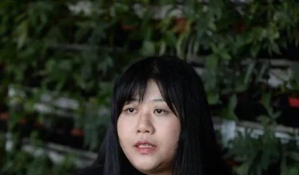 乔碧萝殿下|乔碧萝罕见爆照，低胸性感，网友：滤镜开十度？