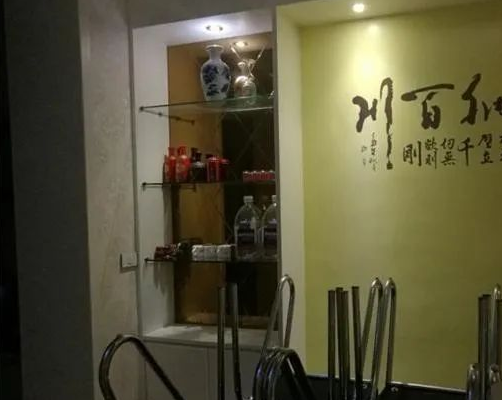 |晒晒新家，住了半年还是很新，电视墙好时尚，打开就能进卧室！