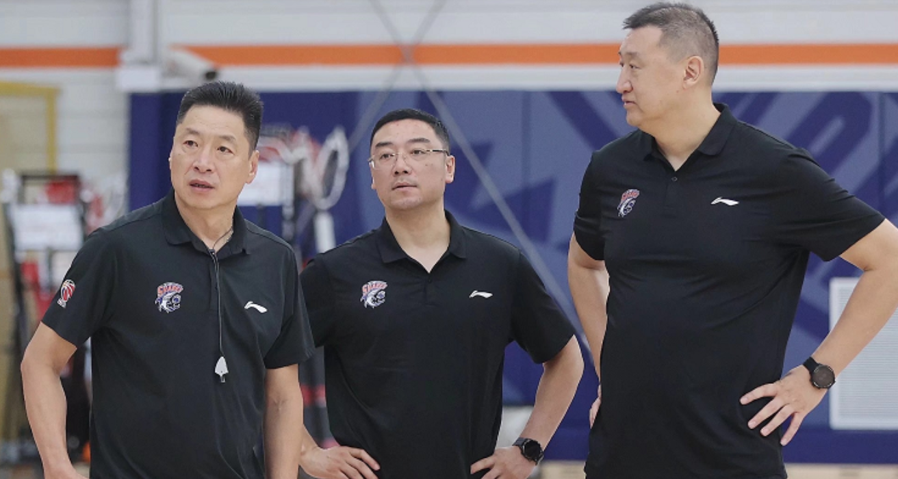 李春江|两大旧部下合砍39分+ 12人得分!李春江微微一笑,第八冠真不远了