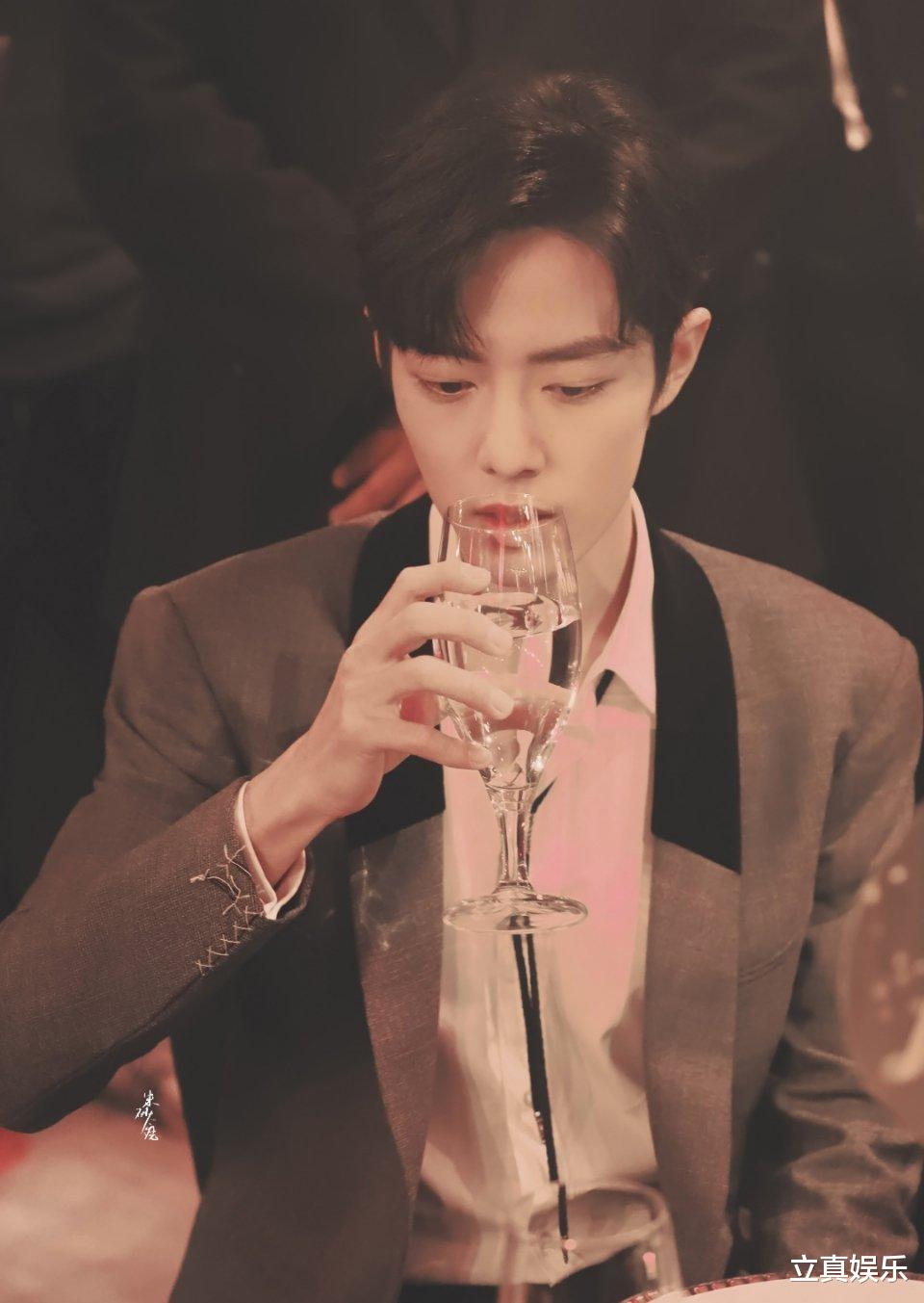 杨蓉|肖战成为溜溜梅全球代言人引热议 艺人健康形象引导时尚潮流