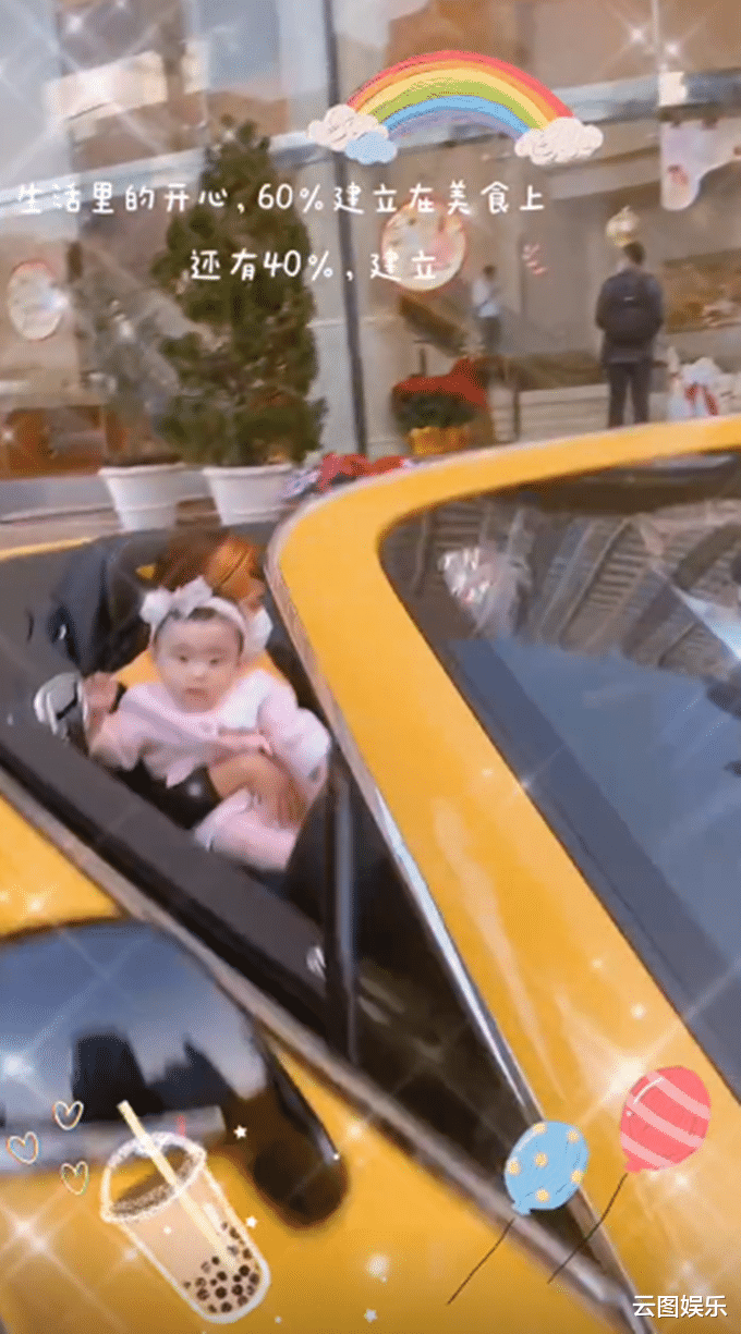 白梦妍|83岁老艺术家陪妻女坐敞篷跑车,1岁女儿大眼呆萌,越来越像老爸
