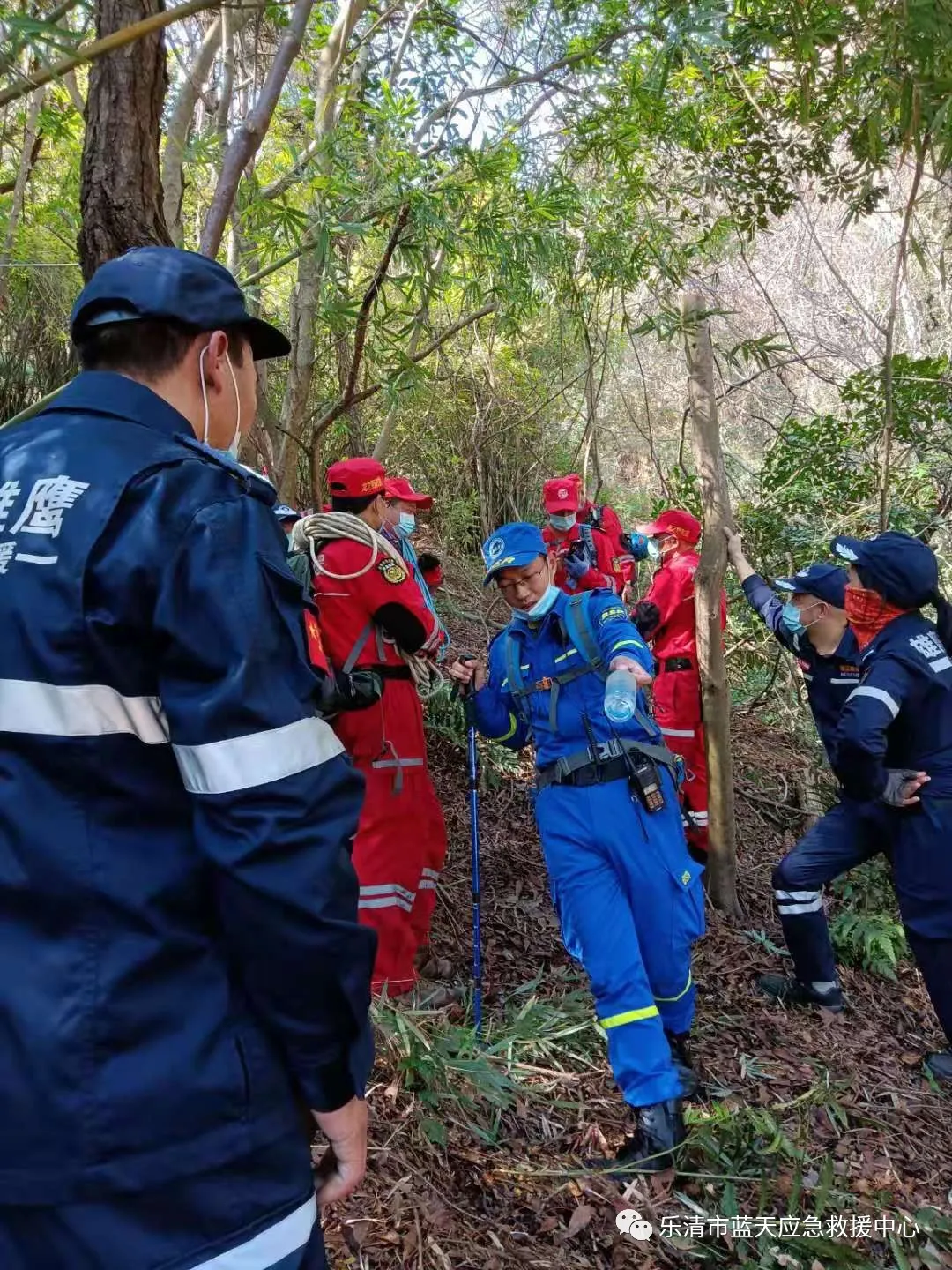 溫州百事通 溫州一男子上山未歸，尸體被找到抬下山