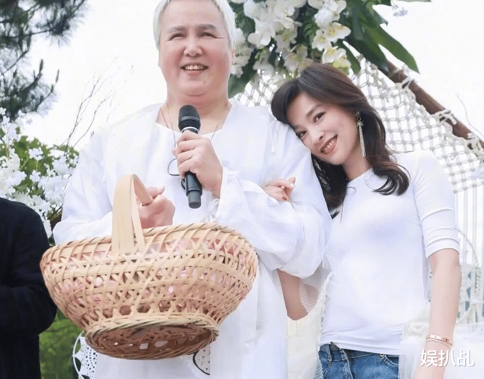 |混得好了就移居内地?港台明星扎堆移居内地不仅仅是为了“捞金”