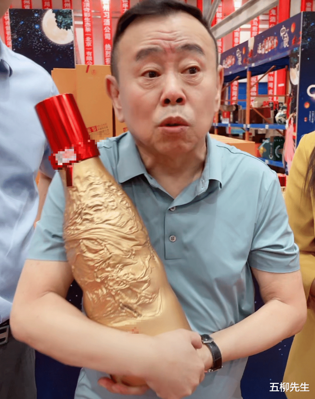 潘长江|懒理外界争议，老艺术潘长江再次直播卖酒，人气火爆多款产品秒没