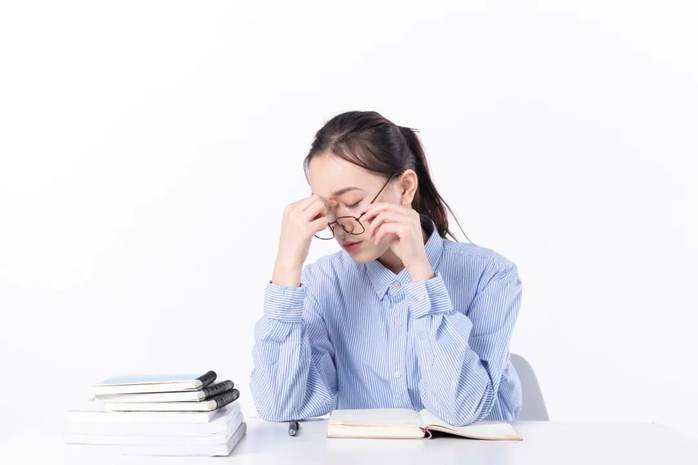 视界沐光VR视力|高度近视对患者的危害很大，那么，高度近视为什么一定要查眼底呢?