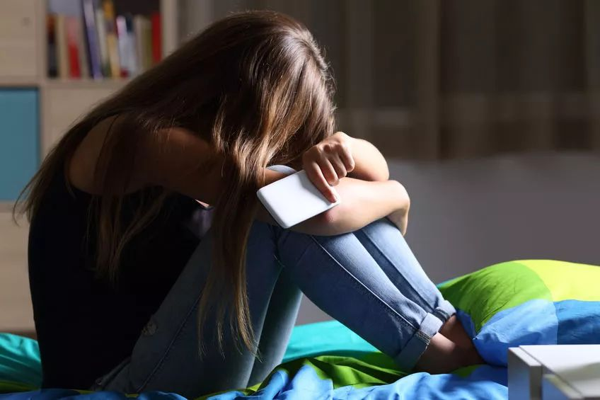 女子遭算计:多人欲将其灌醉后轮流性侵,用猜拳方式决定侵犯顺序