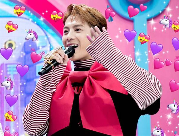 王嘉尔|李易峰、杨洋、王一博、王嘉尔、龚俊同穿黑西装，你最馋谁？