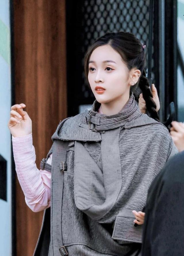 肖战|曝《斗罗2》的剧本已经准备完毕，肖战继续出演，而吴宣仪被换！