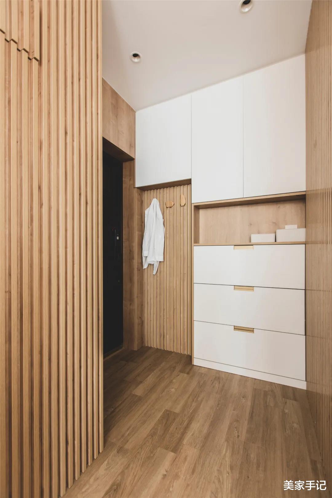 美家手记|深圳夫妇的“穷装”的新房火了,全屋只刷大白墙就很美,太实用了